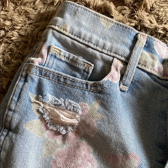 Hollister High Rise Short Short - Picture 4 of 5